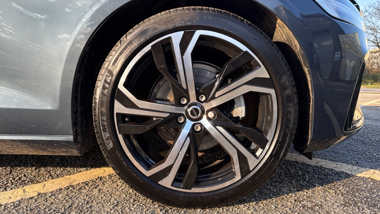 Volvo V60 2.0 B4P Plus Dark 5dr Auto [7 speed] Petrol Estate